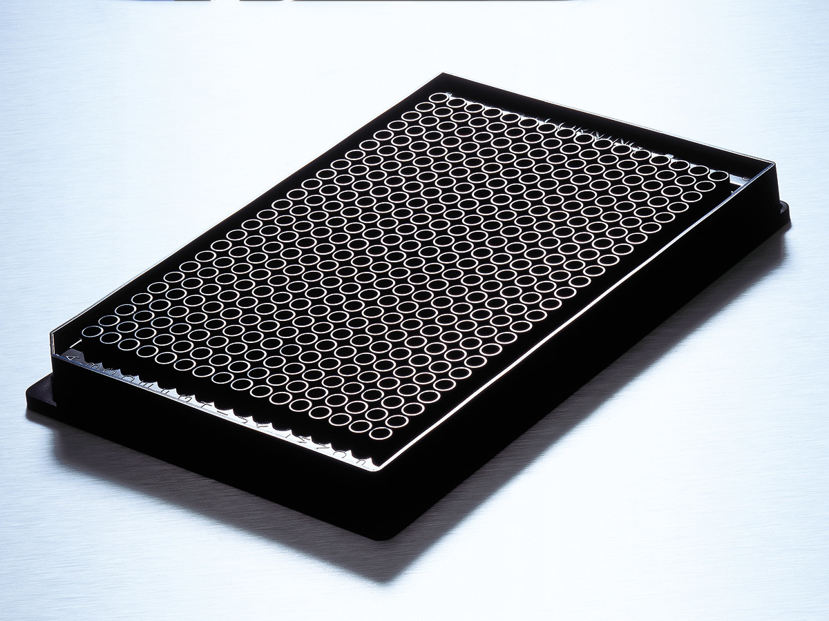 Corning 384 well Clear Flat Bottom CellBIND Treated Polystyrene Microplate, with Lid, Sterile, 100/case