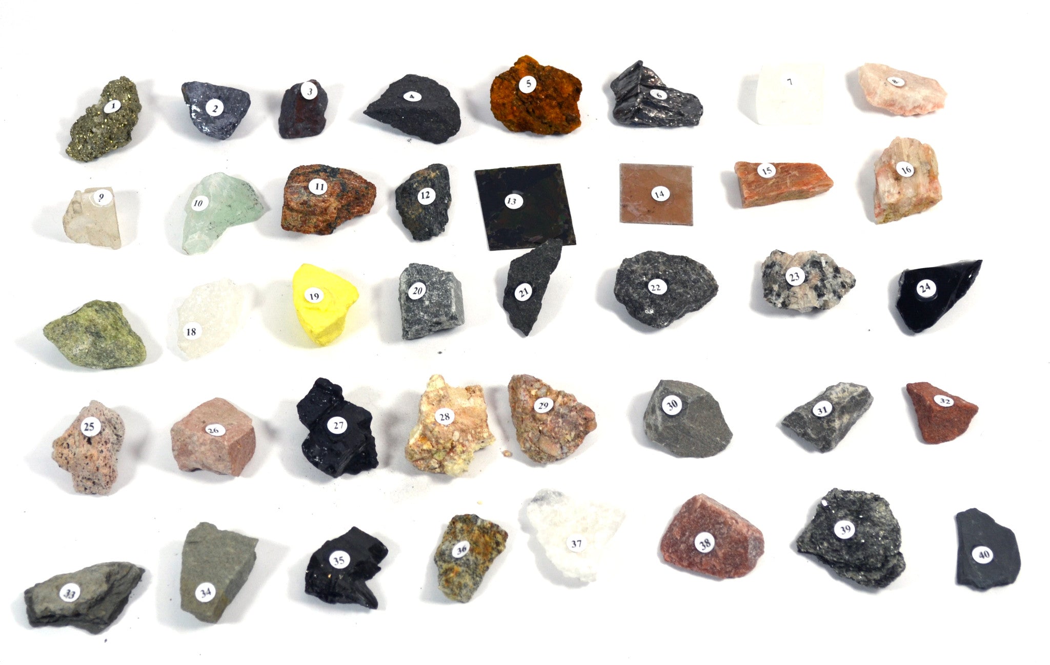 Basic Rocks and Minerals Kit - Contains 40 specimens measuring approx. 1" (3cm)